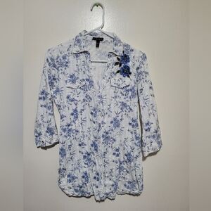 Fang Meduim‎ White And Blue Floral Top